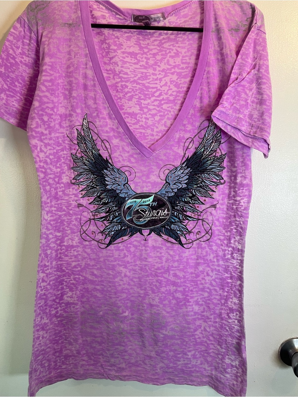 Sturgis Lavender V-Neck Short Sleeve Tee with Wing Graphic